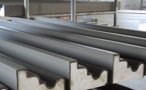 四川eps線(xiàn)條廠(chǎng)： eps裝飾線(xiàn)條有哪些比較常見(jiàn)的種類(lèi)？